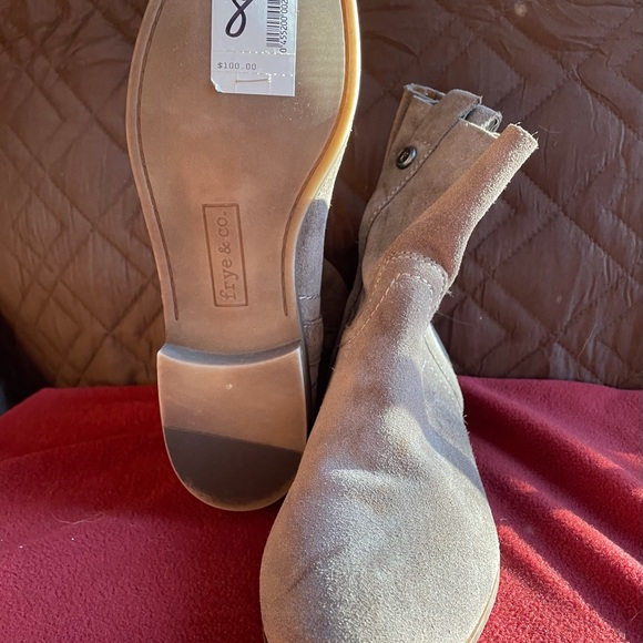 Frye & Co. Sarah Shortie suede booties. NWT Size 8 - Picture 2 of 8